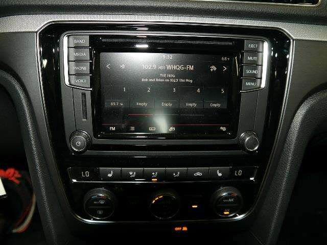 2017 Volkswagen Passat 1.8T R-Line 4dr Sedan